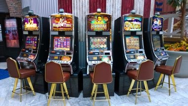 Live Domino QQ dealer at qqasia88 studio